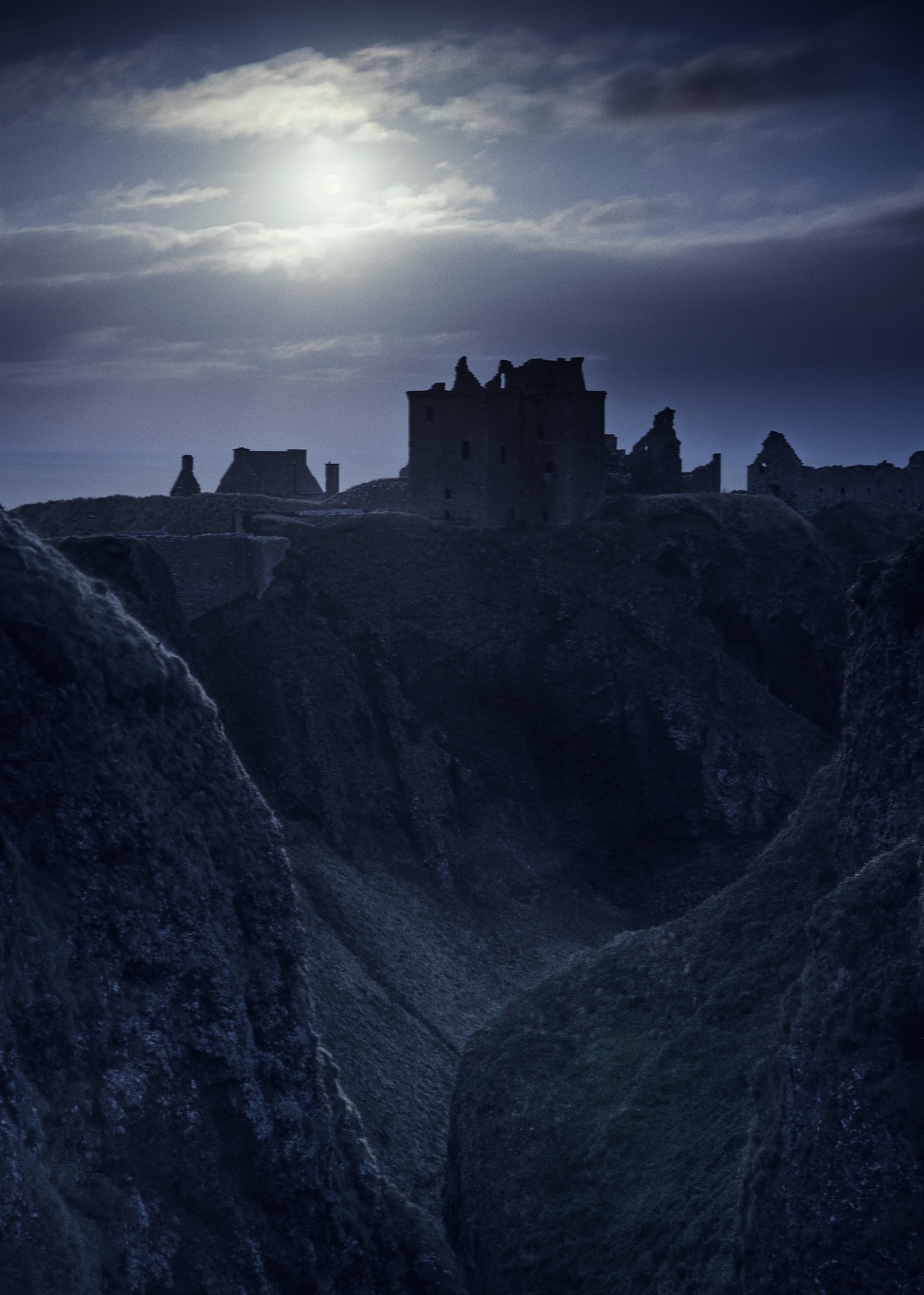 Full ("Blue") Moon Rising, Dunnottar Castle