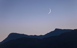 Waxing crescent moon setting over Sgiath Chùil
